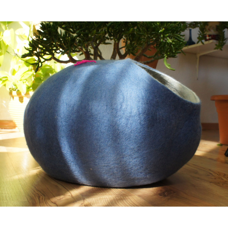 Grotte-pour-chat-bleu-cote