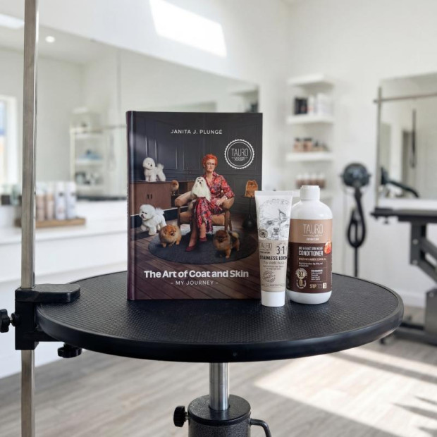 Livre Janita J. Plungė “The Art of Coat and Skin. My Journey”